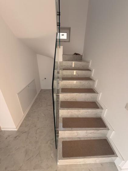 Casă individuală cu 4 camere cu Teren 500 Mp în Vidra