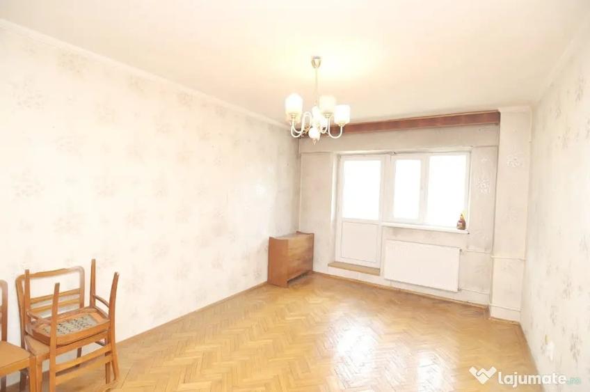 Apartament cu 4 camere decomandat în Titulescu