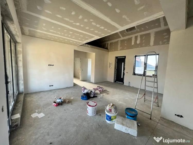Casă cu 4 camere cu Teren 475 Mp în Mocira