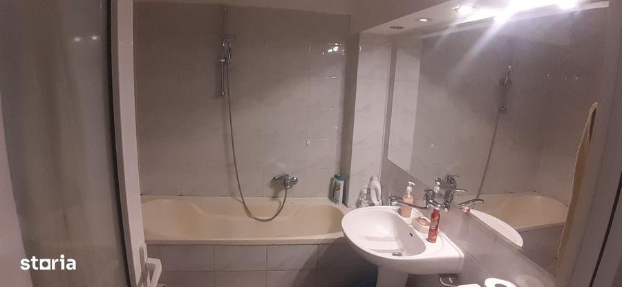 Apartament cu 3 camere decomandat în Răcădău