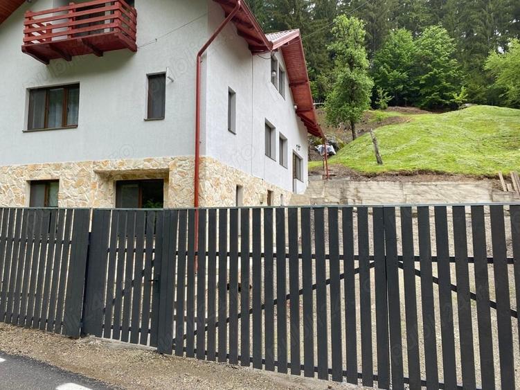 Casă cu 6 camere în Vadu Moților