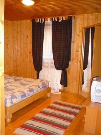 Casă cu 7 camere cu Teren 200 Mp în Predeal