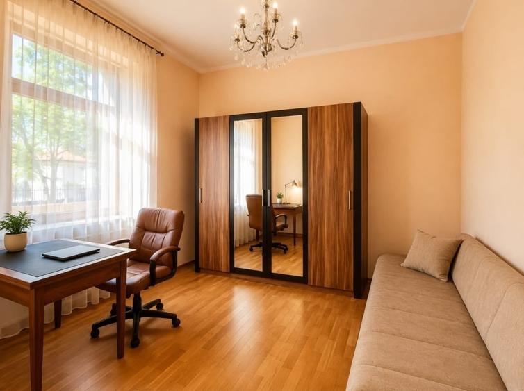 Casă individuală cu 9 camere cu Canalizare în Ultracentral