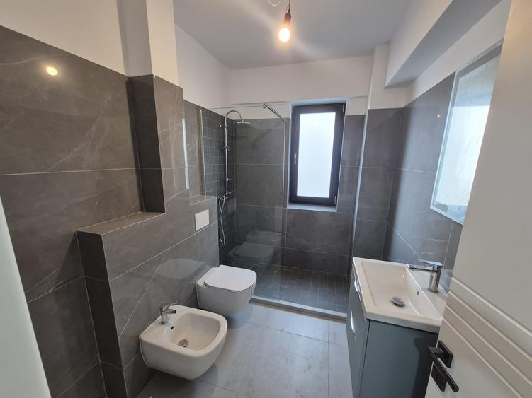 Apartament cu 3 camere decomandat în Galata