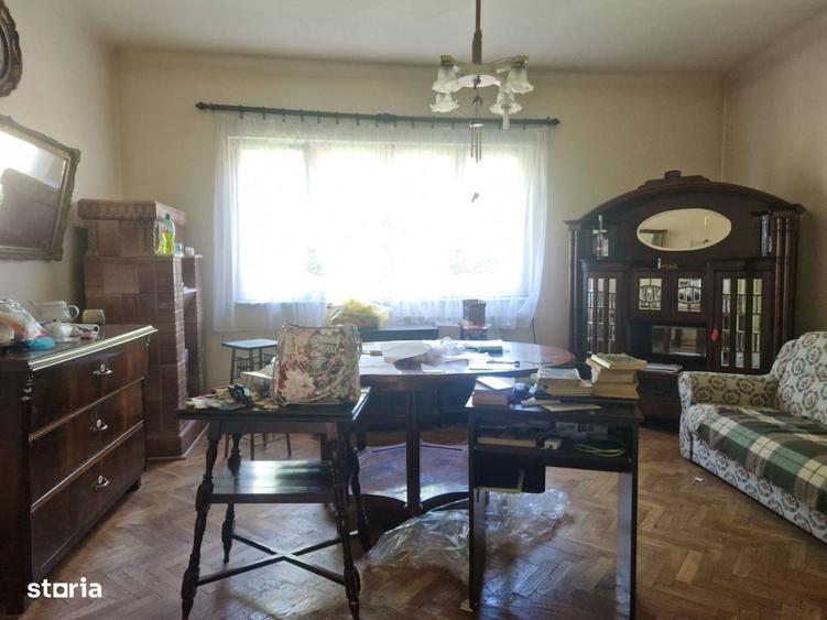 Casă cu 3 camere decomandat în Central