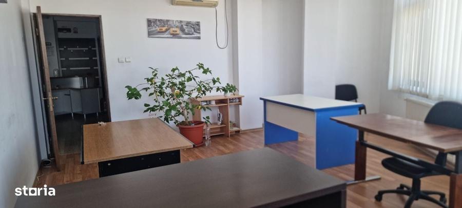 Spațiu comercial, de 90 mp, în Central