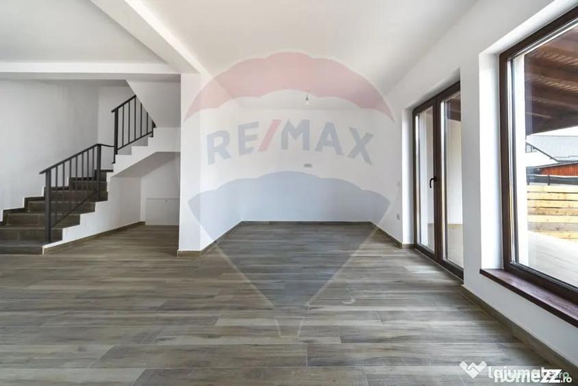 Casă cu 4 camere cu Teren 252 Mp în Tărlungeni