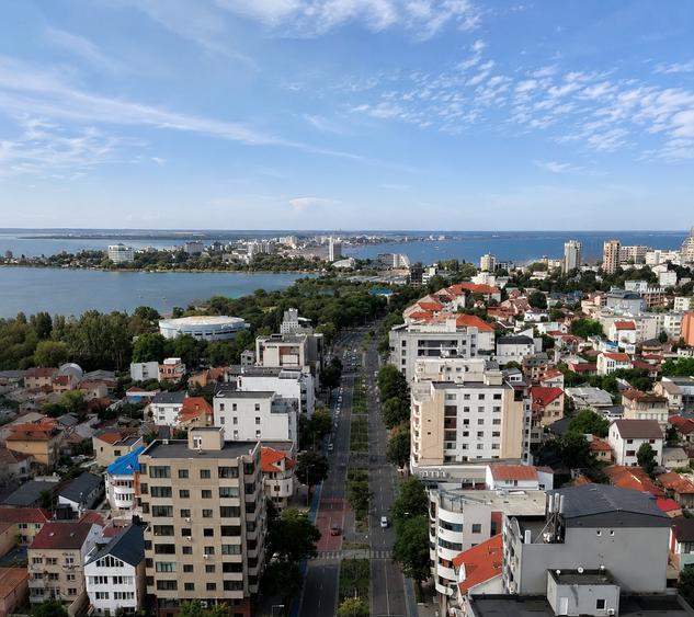 Apartament cu 3 camere decomandat, mobilat în Faleza Nord