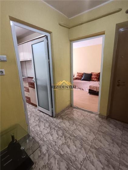 Apartament cu 2 camere decomandat, mobilat în Central