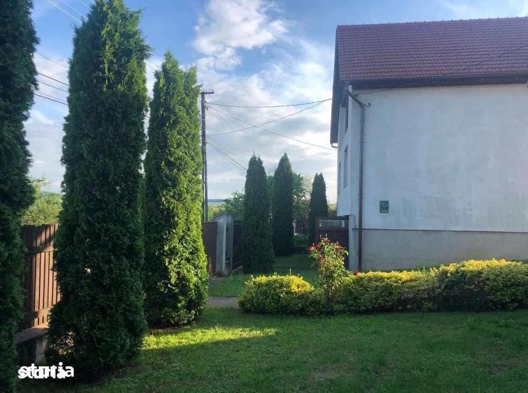 Casă cu 3 camere cu Teren 1994 Mp în Central