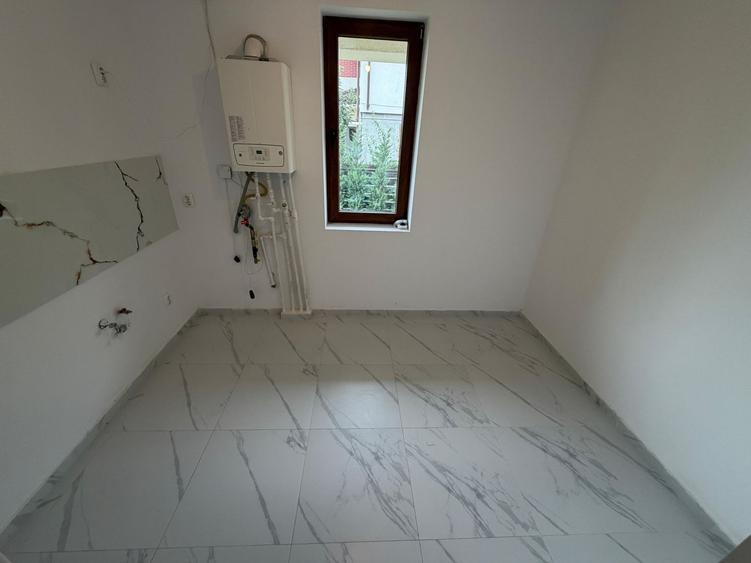 Duplex cu 4 camere cu Canalizare în Central