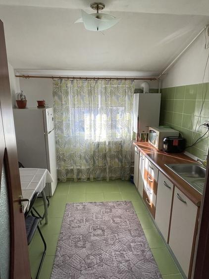 Apartament cu 3 camere semidecomandat în Exterior Vest