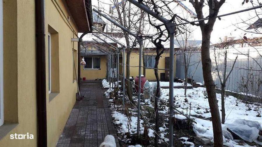Casa decomandata cu gradina - 1