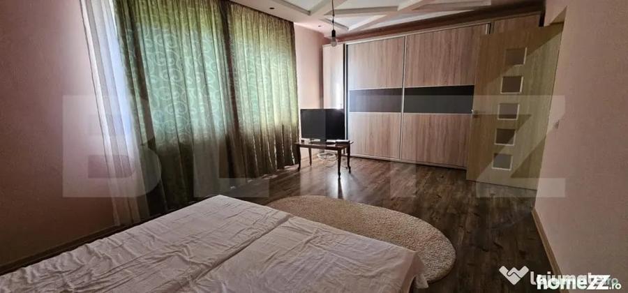Casă cu 5 camere cu Teren 1300 Mp în Valea