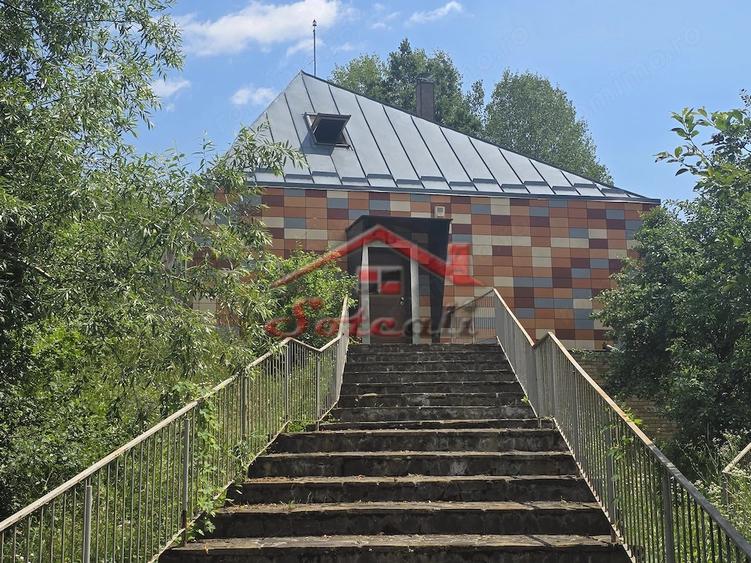 Casă cu Teren 3300 Mp în Cornu