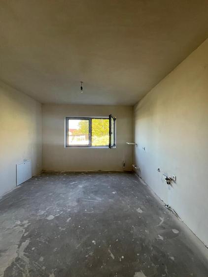 Duplex cu 3 camere cu Canalizare în Est
