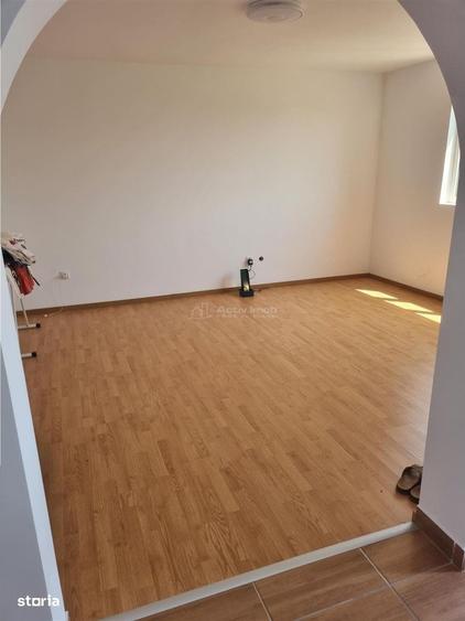 Casă cu 4 camere decomandat în Nanov