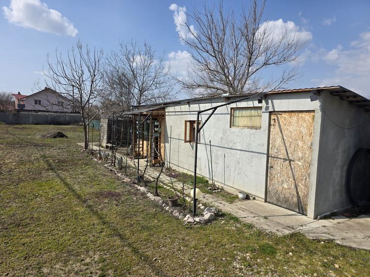 Teren de 865 mp, în Leșile