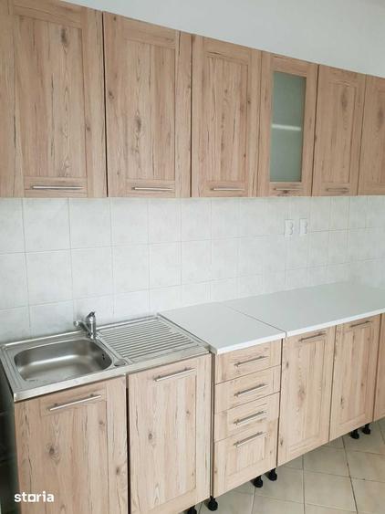 Apartament cu 3 camere în Romană
