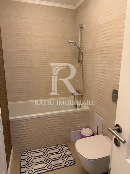 Apartament cu 3 camere decomandat, mobilat în Centru Civic