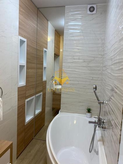 Apartament cu 5 camere decomandat, mobilat în Plopilor