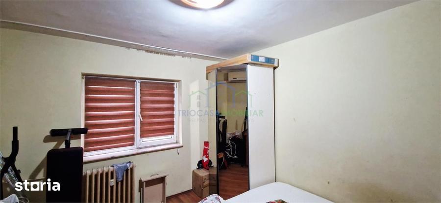 Apartament cu 4 camere decomandat în Central