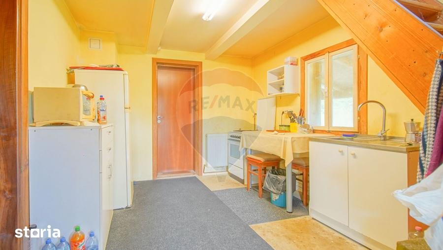 Casă cu 3 camere cu Teren 8100 Mp în Ucea