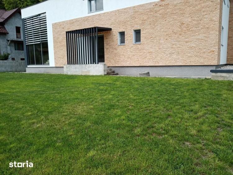 Casă cu 5 camere cu Teren 997 Mp în Bascov