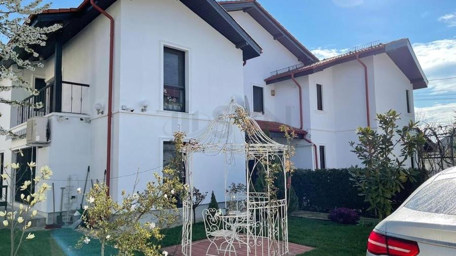 Casă individuală cu 9 camere cu Teren 750 Mp în Pipera
