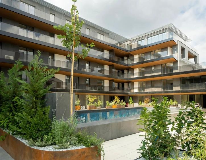 Apartament cu 4 camere decomandat, mobilat în Vest