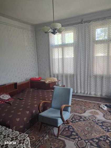 Casă cu 4 camere cu Canalizare în Central