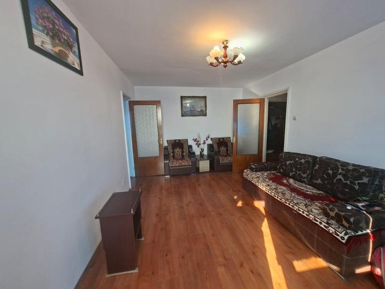 Apartament cu 2 camere semidecomandat în Colentina
