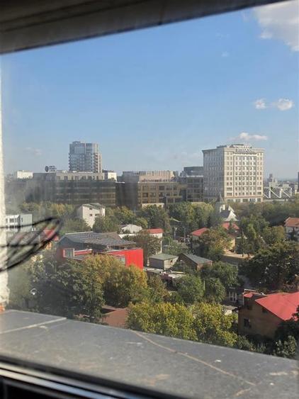 Apartament cu 3 camere semidecomandat în Ultracentral