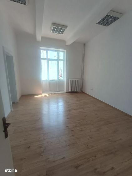 Universitate Cladire de Birouri 10 Euro/mp - 9