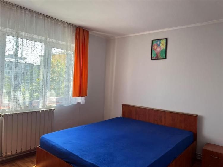 Garsonieră decomandată în Decebal