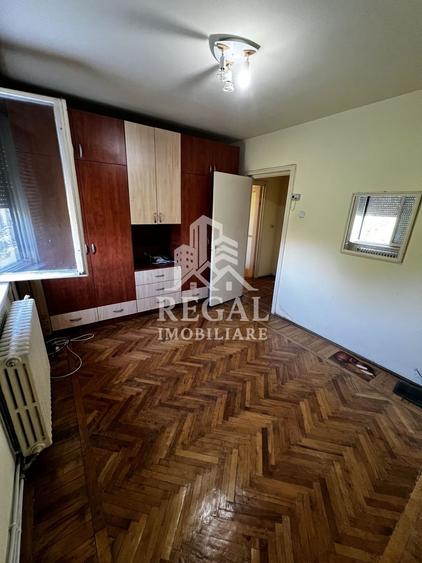 Apartament cu 3 camere semidecomandat în Central