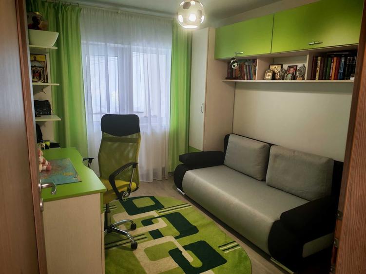 Apartament cu 4 camere decomandat în Cug