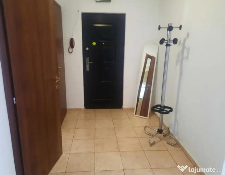 Apartament cu 3 camere decomandat în Drumul Taberei