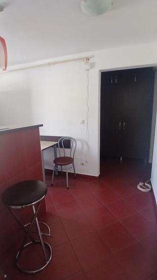 Apartament cu 2 camere semidecomandat în Girocului