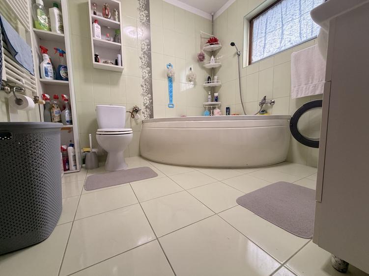 Apartament cu 2 camere decomandat, mobilat în Giroc
