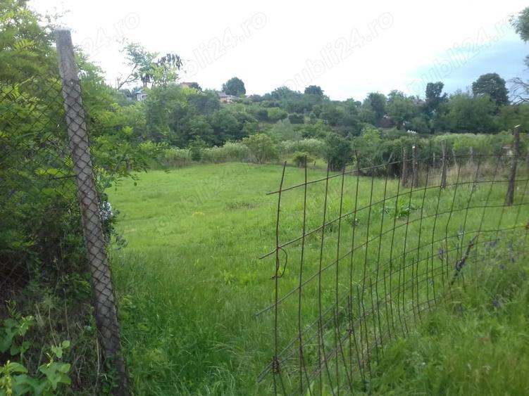 Teren de 2473 mp, în Bălteni