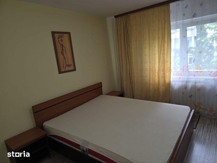 Apartament cu 3 camere decomandat, mobilat în Vitan