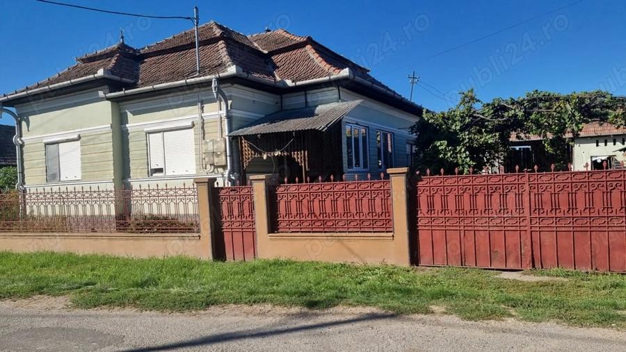 Casă cu 3 camere cu Teren 1300 Mp în Leorinț