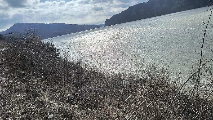 Teren de 1015 mp, în Svinița