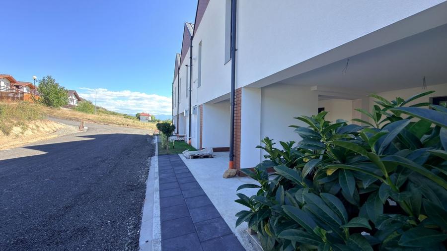 Casă cu 4 camere cu Teren 200 Mp în Gușterița
