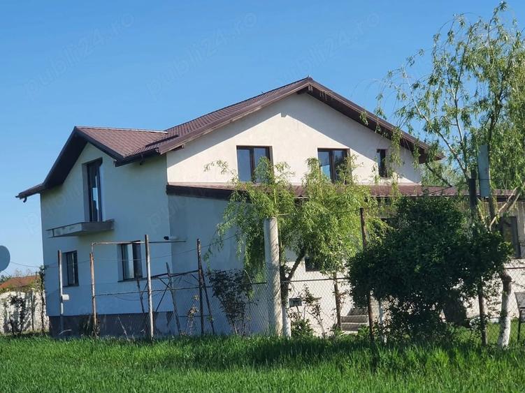 Casă cu Teren 718 Mp în Icoana