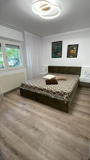 Apartament cu 2 camere decomandat în P-ța Victoriei