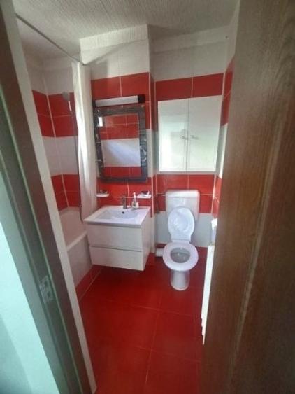 Apartament cu 2 camere semidecomandat, mobilat în Berceni