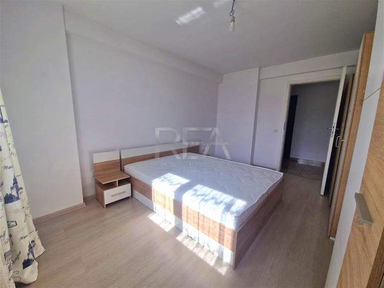 Apartament cu 3 camere decomandat, mobilat în Apărătorii Patriei