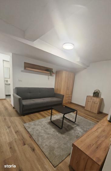Apartament cu 2 camere semidecomandat în Tractorul